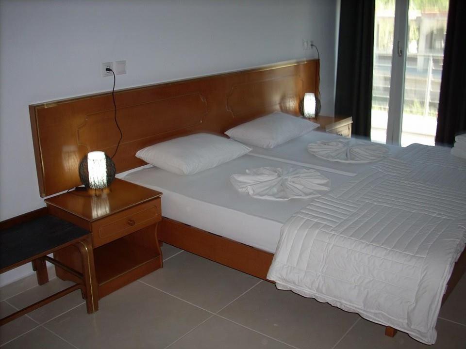 Sea Breeze 2 Apartments Мастіхарі Екстер'єр фото