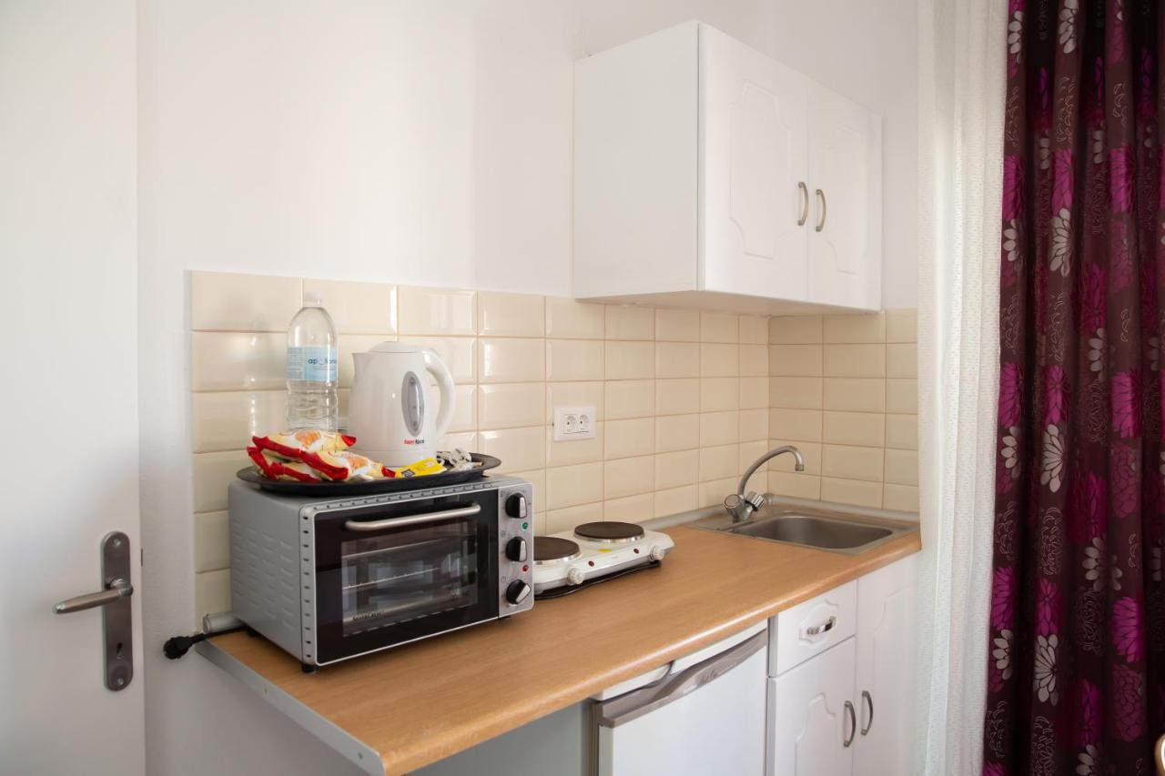 Sea Breeze 2 Apartments Мастіхарі Екстер'єр фото
